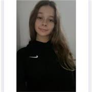 Me defino como una profesora comprometida y con vocación de ayudar a todos los niños que cursan educación primaria y secundaria